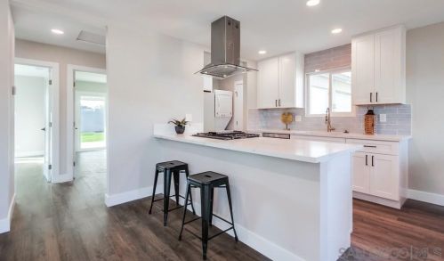 250 Delphinium St, Encinitas CA  92024-3303 exterior
