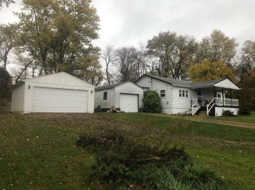 38 Maple Dr, Clinton, PA 15026-1723