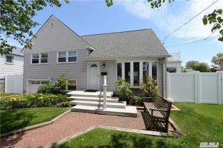 3367 Lindbergh Ave, Rockville Centre, NY 11572-5532