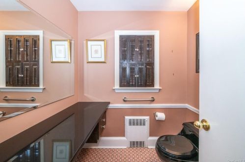 353 Hussey Rd, Mount Vernon NY  10552-2305 exterior