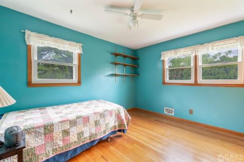 60 Schoolhouse Ln, East Brunswick NJ  08816-1251 exterior