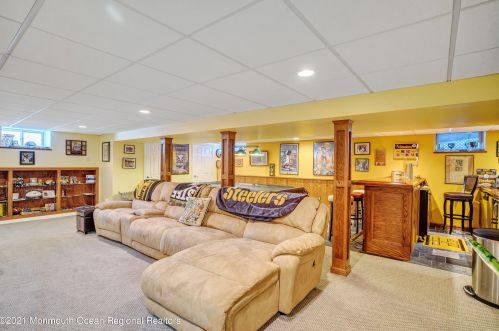 3071 Governors Xing, Belmar NJ 07719-4543 exterior