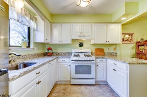 31 Indian Spring Ln, High Bridge, NJ 08829-2419