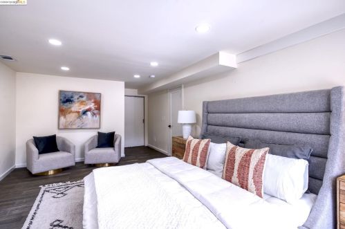 557 63 St, Oakland CA 94609-1244 exterior