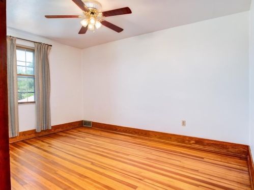 825 12 St, Ambridge PA 15003-1942 exterior