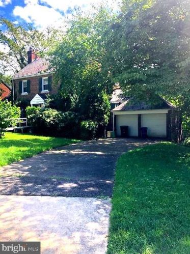 3298 Chestnut St, Washington, DC 20018-4003