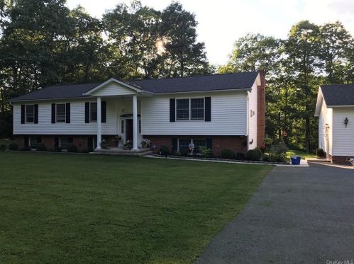 74 Foxfire Estates Rd, Middletown, NY 10940-6180