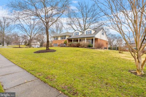 609 Bergen Dr, Riverton, NJ 08077-4001