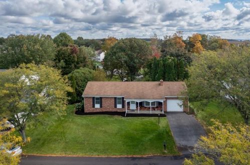 5216 Shawnee Blvd, Schnecksville, PA 18078-2611