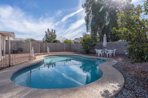 7375 Solano Dr, Glendale, AZ 85303-4728