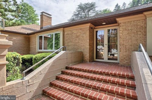 838 Kiehl Dr, Lemoyne PA  17043-1205 exterior