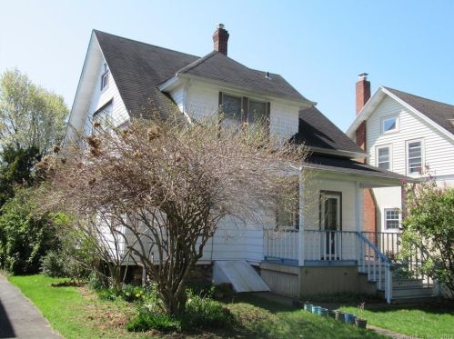 74 Harlem Ave, Bridgeport, CT 06606-4652
