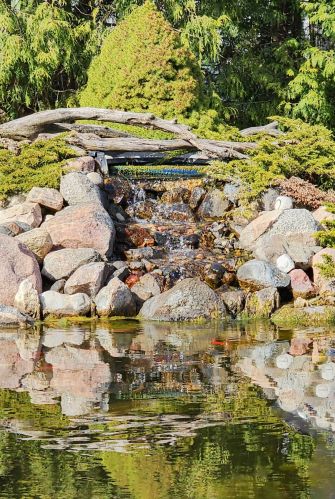 140 Congress Dr, West Bend WI  53095-9518 exterior