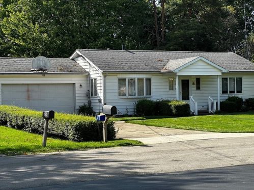 839 Lyle Dr, Hermitage, PA 16148-1524