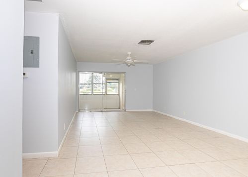 2804 Crosley Dr, West Palm Beach, FL 33415-8401