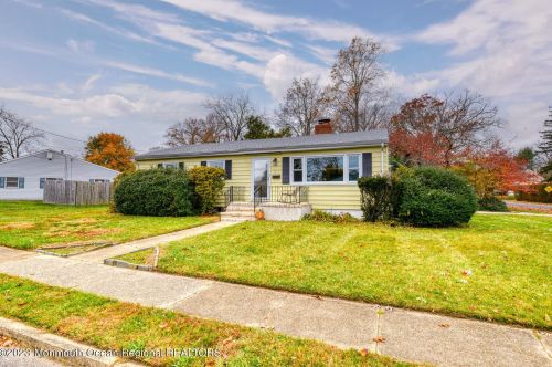 1203 Unami Ave, Tinton Falls NJ  07712-4857 exterior