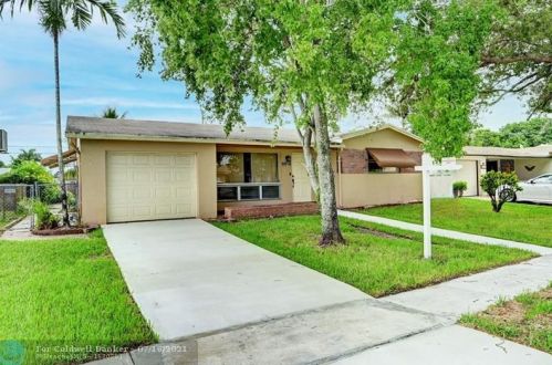 2015 32nd Ave, Hollywood FL  33021-4423 exterior