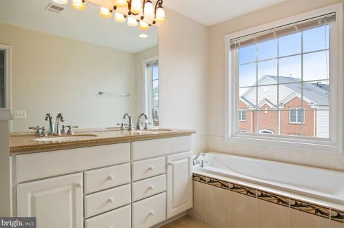 14631 Weeburn Way, Woodbridge VA  22191-4043 exterior