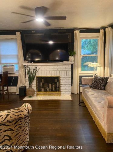 208 Park Dr, Woodbridge NJ  07095-2002 exterior