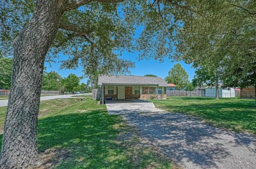 526 Elena Ln, Highlands, TX 77562-2839