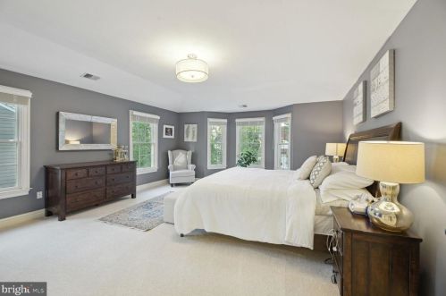 610 Poplar Dr, Falls Church VA  22046-2838 exterior