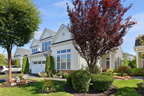 102 Mozart Ct, Eastport, NY 11941-1618