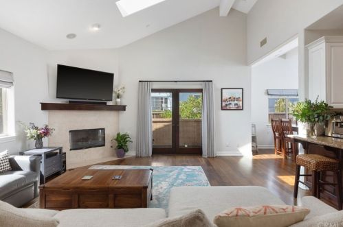 621 Broadway, Redondo Beach, CA 90277-4202