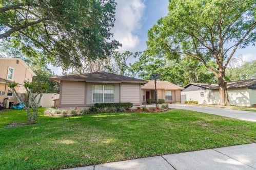 17518 Willow Pond Dr, Lutz, FL 33549-5602