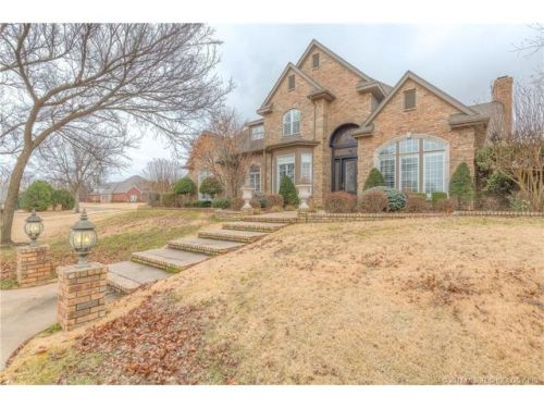 3901 Country Club Cir, Muskogee, OK 74403-2324