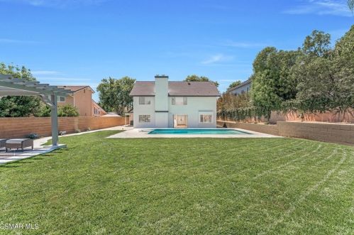 5226 Edgeware Dr, Calabasas CA  91301-2319 exterior