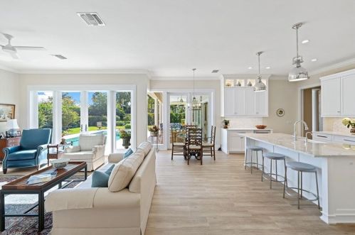 800 Shadow Lake Ln, Naples, FL 34108-8518