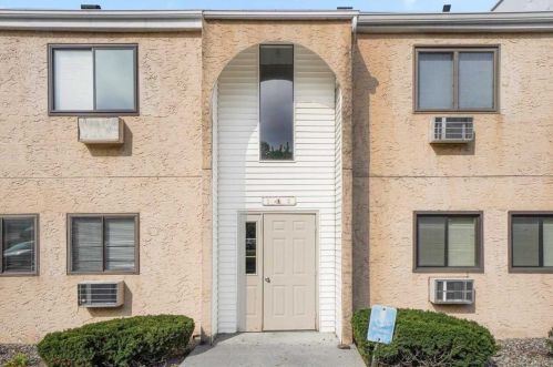 4 Scarborough Ln, New Hamburg, NY 12590-5124