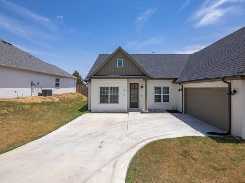 321 Hillcroft Rd, Fort Worth, TX 76108-9108
