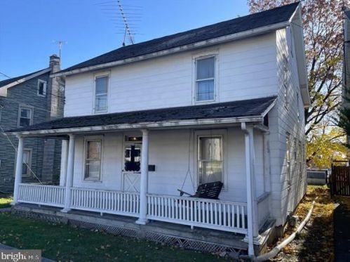 944 Main St, Mount Joy, PA 17552-9320
