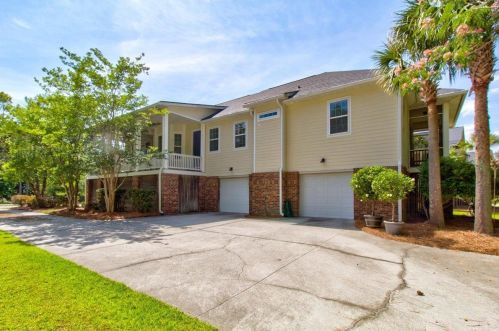 1717 Rivertowne Country Club Dr, Mount Pleasant SC  29466-8726 exterior