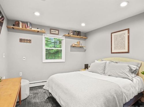 10 Pink Cloud Ct, Norwalk CT  06851-3310 exterior