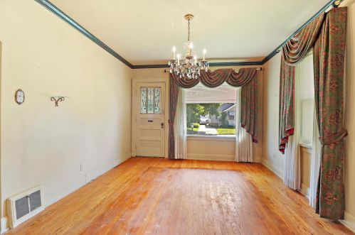 7718 10 Ave, Kenosha WI 53143-6047 exterior