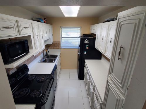 160 High Point Ter, Delray Beach, FL 33445-4024