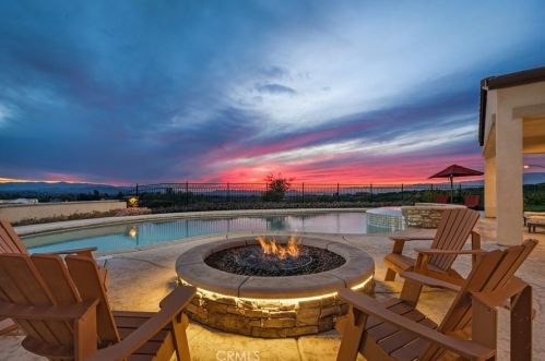 7750 Meadow Ridge Ct, Riverside, CA 92506-7586