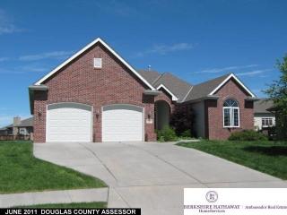 14612 Read Cir, Bennington, NE 68007-1543
