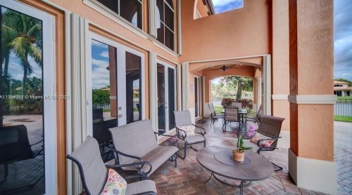 15963 79th Pl, Hialeah FL  33016-6647 exterior