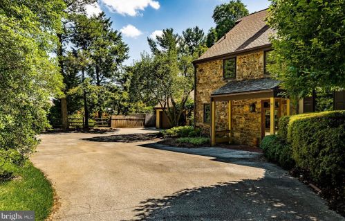 1524 Old Gulph Rd, Ithan, PA 19085-1903