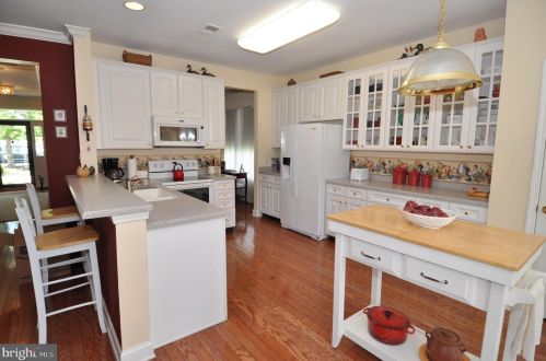 9 Vandevere Ln, Columbus, NJ 08022-2380