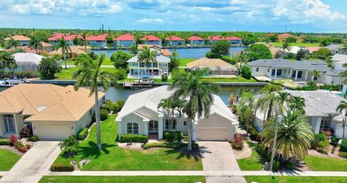 121 June Ct, Marco Island, FL 34145-3533