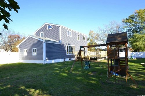 1632 Church St, Holbrook NY  11741-5818 exterior