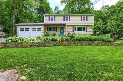 3 Chimney Dr, Bethel, CT 06801-1204