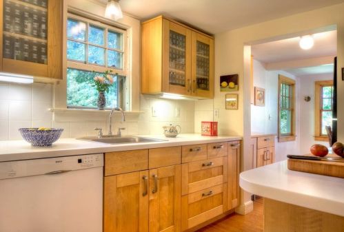 124 Green End Ave, Middletown RI  02842-7007 exterior