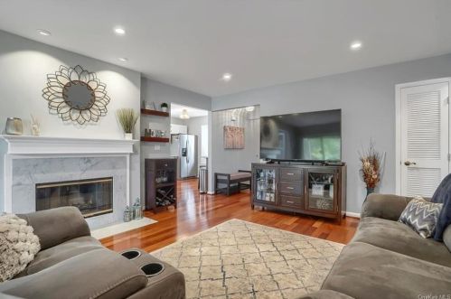 451 Panorama Dr, Mohegan Lake NY  10547-1204 exterior