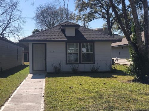 126 Ash St, Angleton TX  77515-4512 exterior