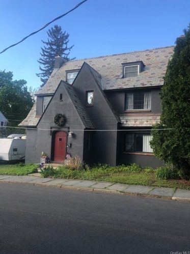 21 Linden Pl, Middletown NY  10940-4803 exterior